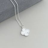 Colar Trevo Branco