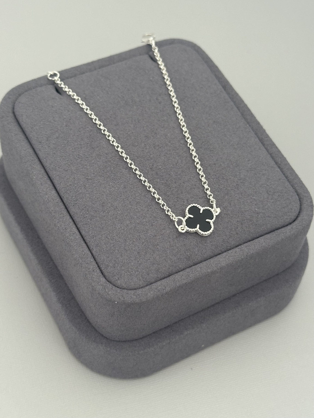 Pulseira Trevo Preto banhada a prata - Use Luxy