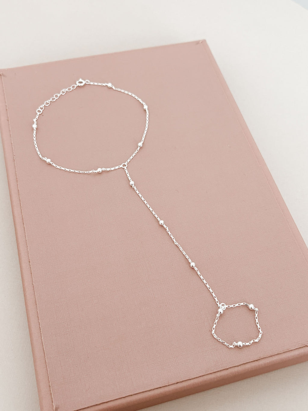 Hand Chain Bolinhas banhada a prata - Use Luxy - foto 2